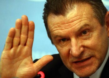 RADU BERCEANU REZOLVĂ SIMPLU: “Plăteşti softul sau îl pun pe Ştefănescu să îţi zboare creierii!!!”