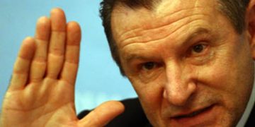 RADU BERCEANU REZOLVĂ SIMPLU: “Plăteşti softul sau îl pun pe Ştefănescu să îţi zboare creierii!!!”