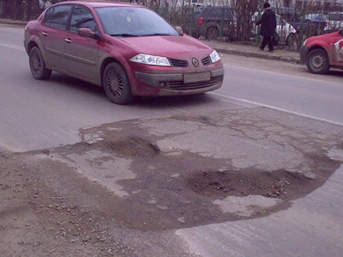 Scuzemia e boală grea. Volosevici suferă de ea și noi ne rupem mașinile