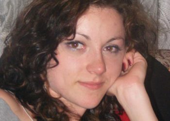 Litere sau pictură? Alexandra alege cu inima