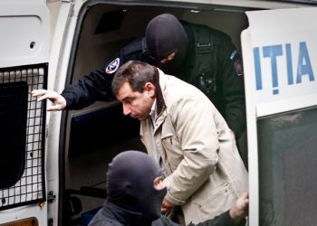 Mai bine interlop decât patron sau angajat