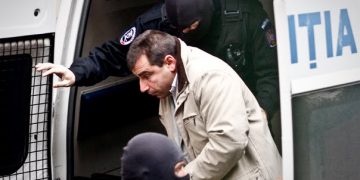 Mai bine interlop decât patron sau angajat