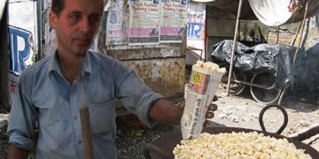 Taximetristul Duță a pus fundul pe cuptorul angajaților ca să își facă numai el popcorn