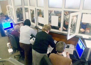 Funcționarii publici din primăria Ploiești nu au CCM. Dar au sporurile luate