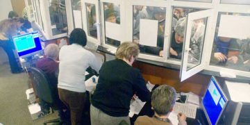 Funcționarii publici din primăria Ploiești nu au CCM. Dar au sporurile luate