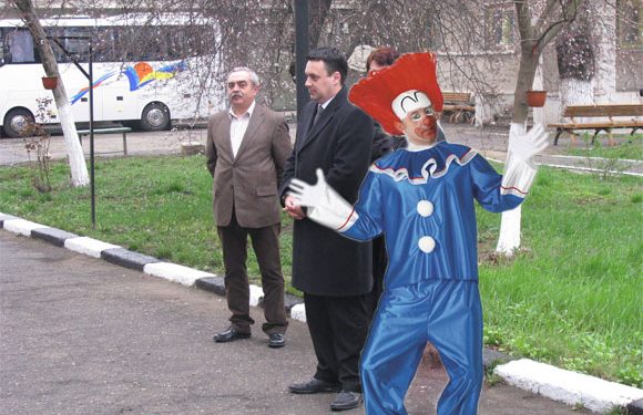 Aloo Circul? Pardon, aici Poliția Comunitară, doriți cu clovnul șef?