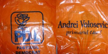 Vin și cozonac de la PD-L. Rușine să vă fie că manipulați oamenii profitând de sărăcia lor