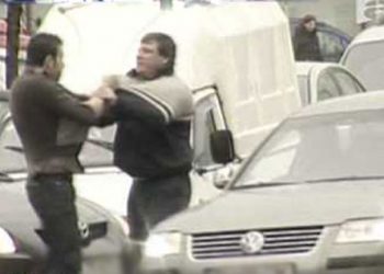 Şofer „nervos” cercetat penal pentru săvârşirea infracţiunilor de  lovire şi distrugere