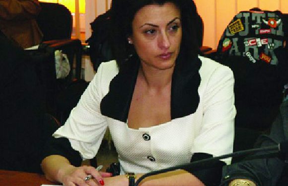 Mirela Limboșeanu merita să fie subprefect. A cotizat bine, ha ha