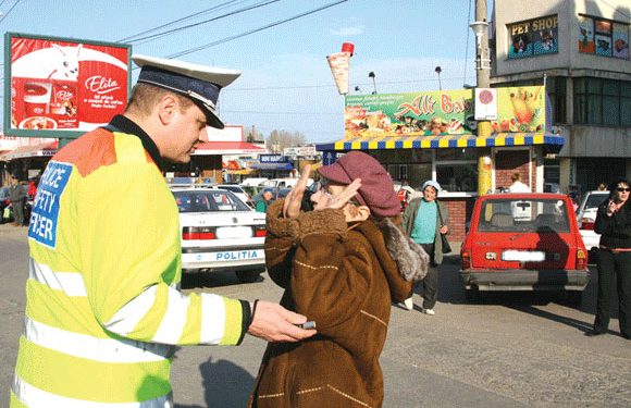 Două femei au vrut să protejeze consumatorii la Breaza, dar le-a prins poliția că… erau pe fals