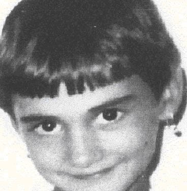 O MINORĂ DIN FILIPEŞTII DE PĂDURE A DISPĂRUT DE LA DOMICILIU. DACĂ AȚI VĂZUT-O SUNAȚI LA 112