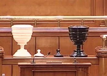 Moțiunea a picat cu opt voturi. Începe sărăcia, iar dictatura stă la pândă