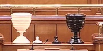 Moțiunea a picat cu opt voturi. Începe sărăcia, iar dictatura stă la pândă