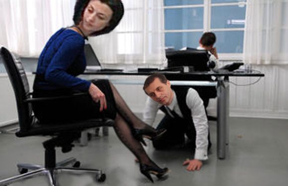 Duță, drepti! Sau în genunchi..că vine Mirela