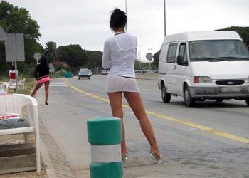 Dosare penale şi amenzi în valoare de 4.000 lei pentru prostituatele de pe DN1
