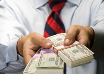 Bancherii cresc dobanzile desi numarul clientilor scade