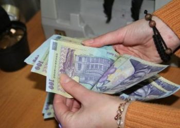 Bugetarii nu vor mai primi al 13-lea salariu