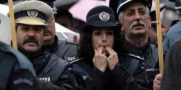 Politistii vor demisia lui Boc si Basescu