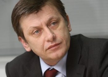 Dezinformatorul Basescu- victima Antonescu