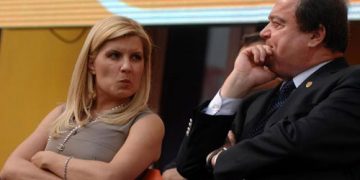 Udrea sare la gatul lui Blaga pentru salariile mari, dar uita ca de doi ani conduce ministerul