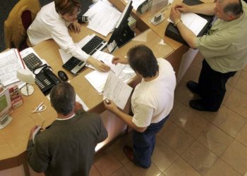 Functionarii publici, flamanzi si indatorati, pornesc greva pe 27 septembrie