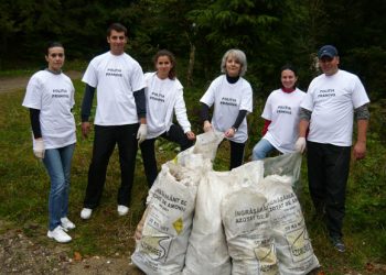 Poliţiştii prahoveni participă la Campania „Let`s do it Romania!”