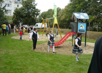 MaiMultVerde şi Raiffeisen Bank au inagurat în Ploieşti primul spaţiu verde