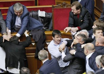 Noua legea a salarizarii creeaza conflicte intre puterile statului