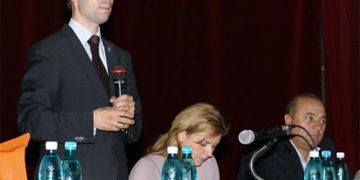 Mihai Apostolache asteapta. El stie ce anume