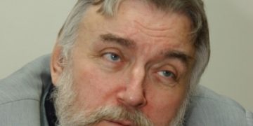 Nu-i drept. Paunescu nu mai e