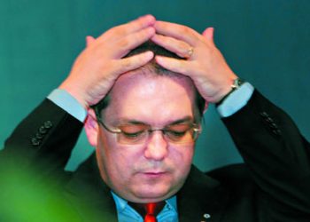 Tricotilomania ne face sa ne smulgem parul din cap