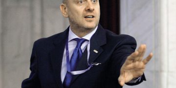 SOCIETATEA CIVILA CONDAMNĂ ASUMAREA RĂSPUNDERII GUVERNULUI PE CODUL DIALOGULUI SOCIAL