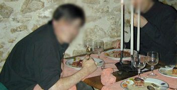 Patronii restaurantului Korona din Boldesti nu ar fi straini de “jaful” din Blejoi. Unul cica e de la “Doi si-un sfert”