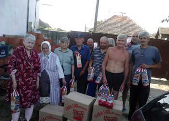 75 de paini pentru 11 batrani saraci