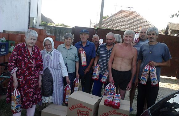 75 de paini pentru 11 batrani saraci