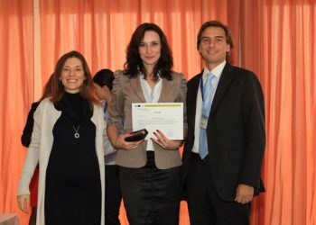 Trei studenţi din Ploieşti, răsplătiţi cu burse de 2.400 de euro