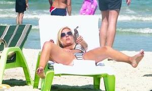 Elena Udrea impune, Roberta Anastase explica pentru semnaturile impotriva legii cainilor fara stapan