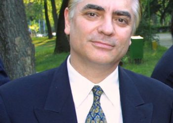 PAULICA DE ROMANIA SI CASA REGALA