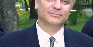 PAULICA DE ROMANIA SI CASA REGALA