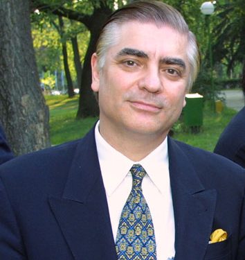 PAULICA DE ROMANIA SI CASA REGALA