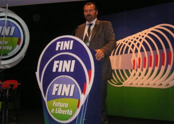 ROBERT ARAVEICEI:  Doamna Roberta Anastase, dvs stiti ca romanii din diaspora, ca si cei din tara, sunt niste PERSOANE, stiti ce inseamna A MUNCI, stiti ce inseamna SUPRAVIETUIRE???