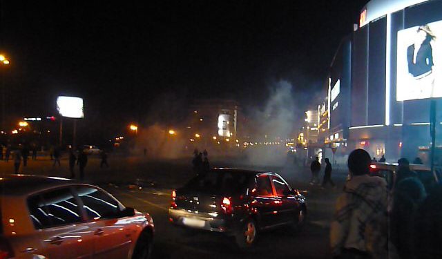 Violentele din Bucuresti distrug o lupta cinstita a poporului roman. Basescu, da-ti demisia si salveaza-nede la anarhie!