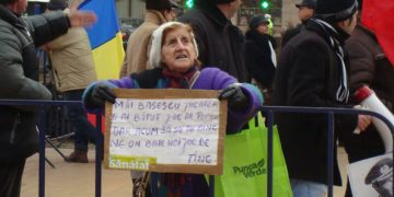 Boc, curva proasta mai esti. Daca nu erai asa, aveai onoare si iti dadeai demisia!