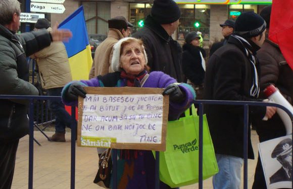 Boc, curva proasta mai esti. Daca nu erai asa, aveai onoare si iti dadeai demisia!