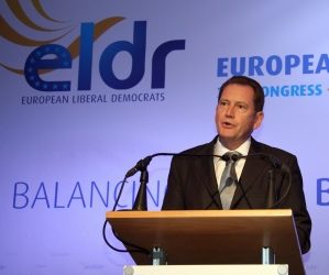 Incredibil// Presedintele liberal- democratilor europeni cere demisia presedintelui si a guvernului. Plecati odata hotilor!!!!!