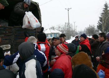 PRIMARUL BUŞTENIULUI, EMANOIL SAVIN, A VENIT ÎN SPRIJINUL SINISTRAŢILOR
