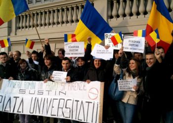 Tinerii din Florenta si Prato sustin Piata Universitatii