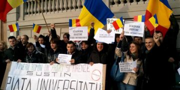 Tinerii din Florenta si Prato sustin Piata Universitatii