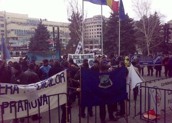 Sapte organziatii sindicale au pichetat Prefectura cu scopul de a trimite revendicarile pe masa guvernantilor