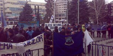 Sapte organziatii sindicale au pichetat Prefectura cu scopul de a trimite revendicarile pe masa guvernantilor